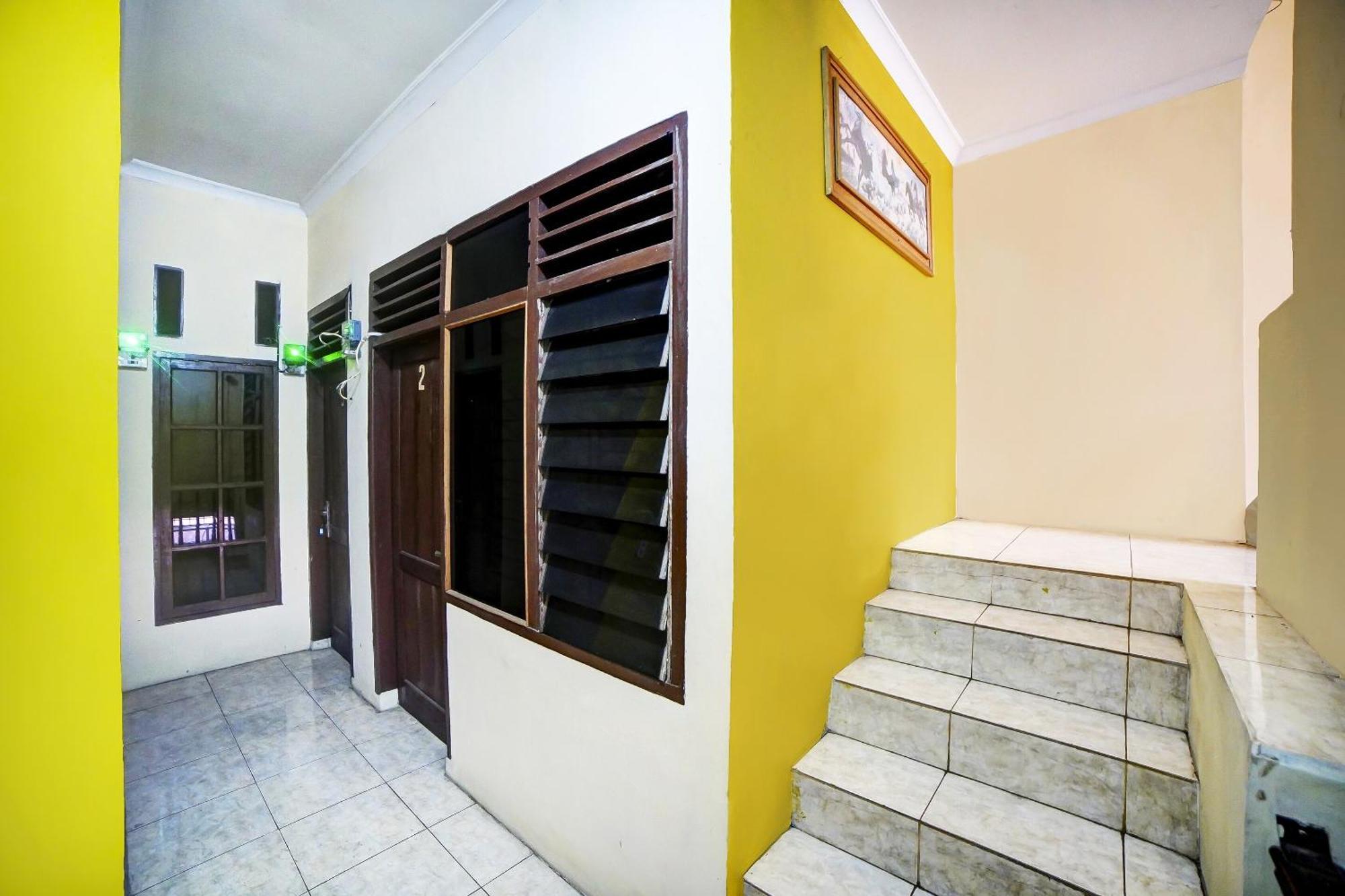 Oyo 91199 Felicia Homestay Medan Exterior foto