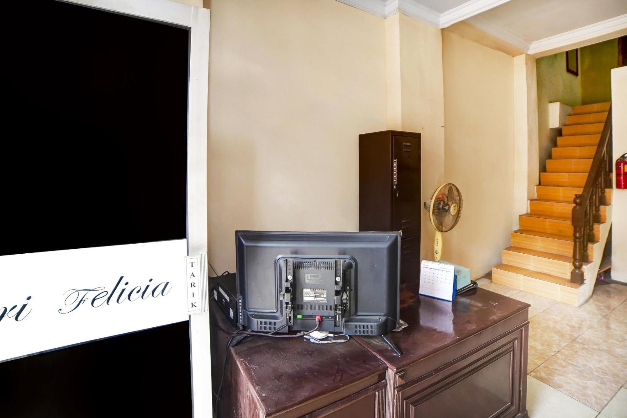 Oyo 91199 Felicia Homestay Medan Exterior foto