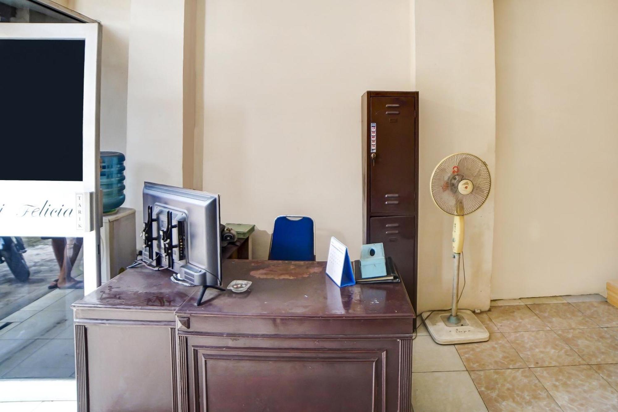 Oyo 91199 Felicia Homestay Medan Exterior foto