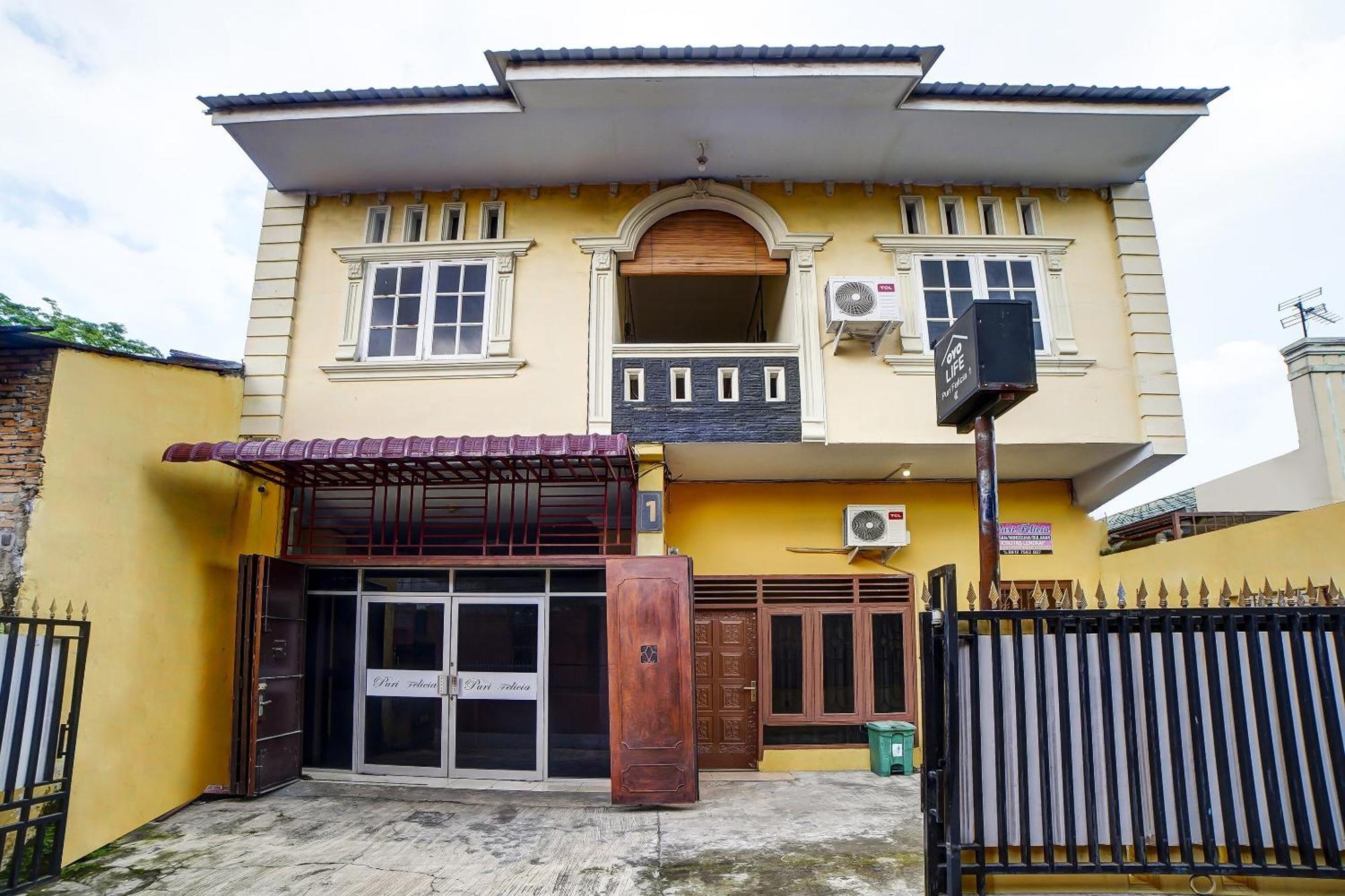 Oyo 91199 Felicia Homestay Medan Exterior foto
